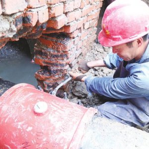 安徽阜陽：不畏烈日，他們走遍大街小巷