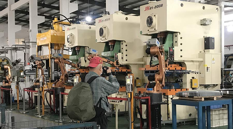 江門市攝影協會蒞臨金環(huán)電器拍攝交流  用鏡頭見證實力！