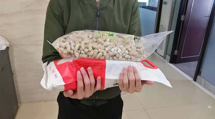 新春關懷 禮滿情暖！金環(huán)電器給員工發(fā)年貨