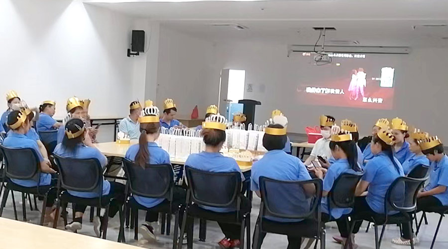 歡聚一堂 溫暖相伴！金環(huán)電器舉辦9月員工生日會(huì)