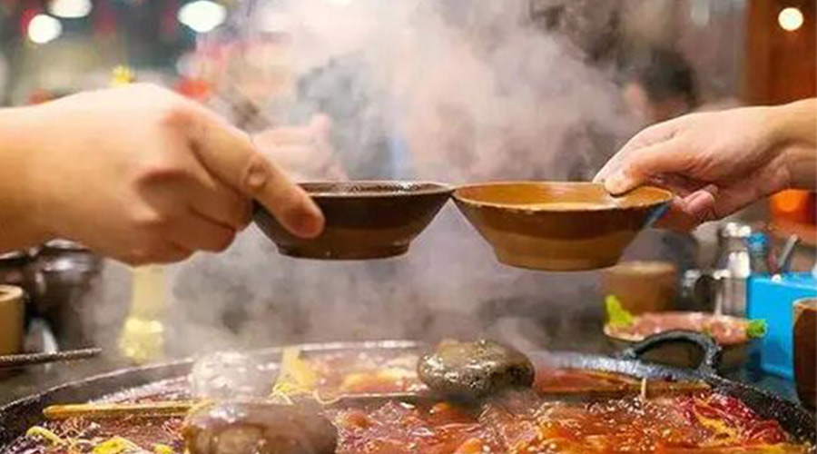 冬天火鍋團(tuán)建引來一身火鍋味  衣物烘干機(jī)化解職場尷尬！